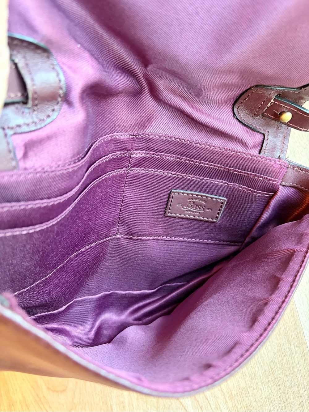 Vintage Leather Burgundy G.H. Bass & Co Womens Crossbody Bag with Card Holders - Picture 4 of 8